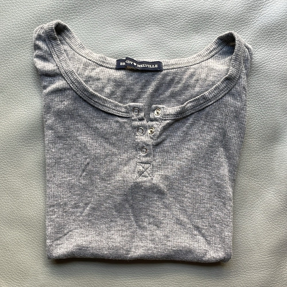 Brandy Melville Short Sleeves GreyTop
